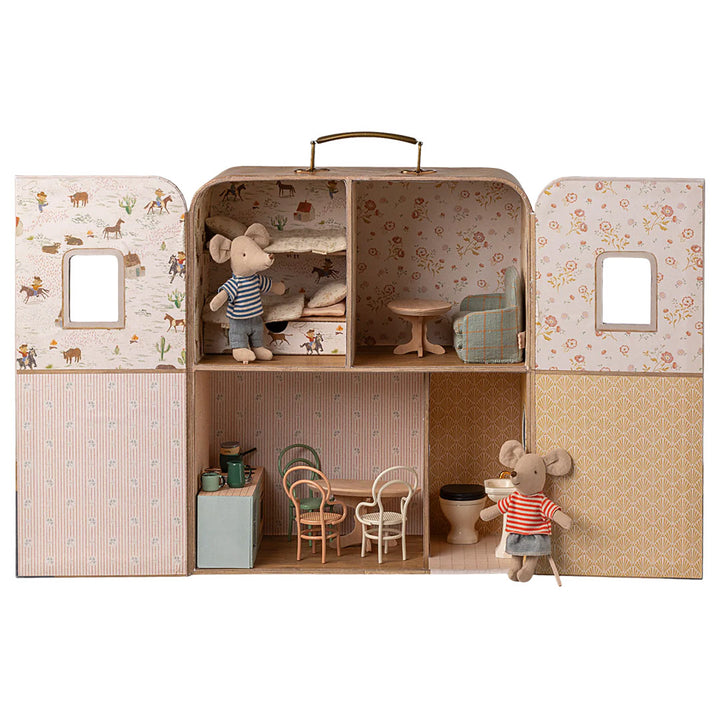 SuitCasa, Little sister and brother mouse