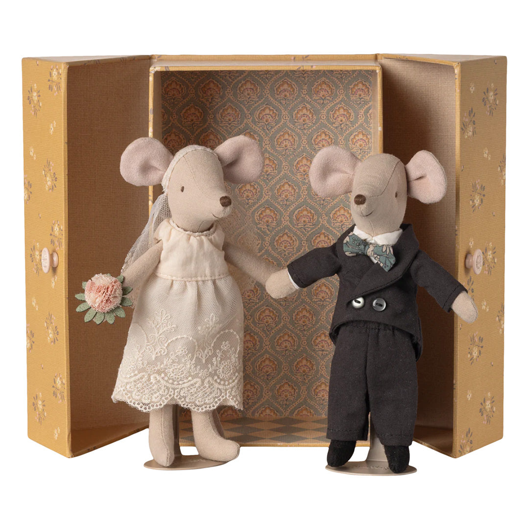 Wedding mice couple in box, Mum and Dad