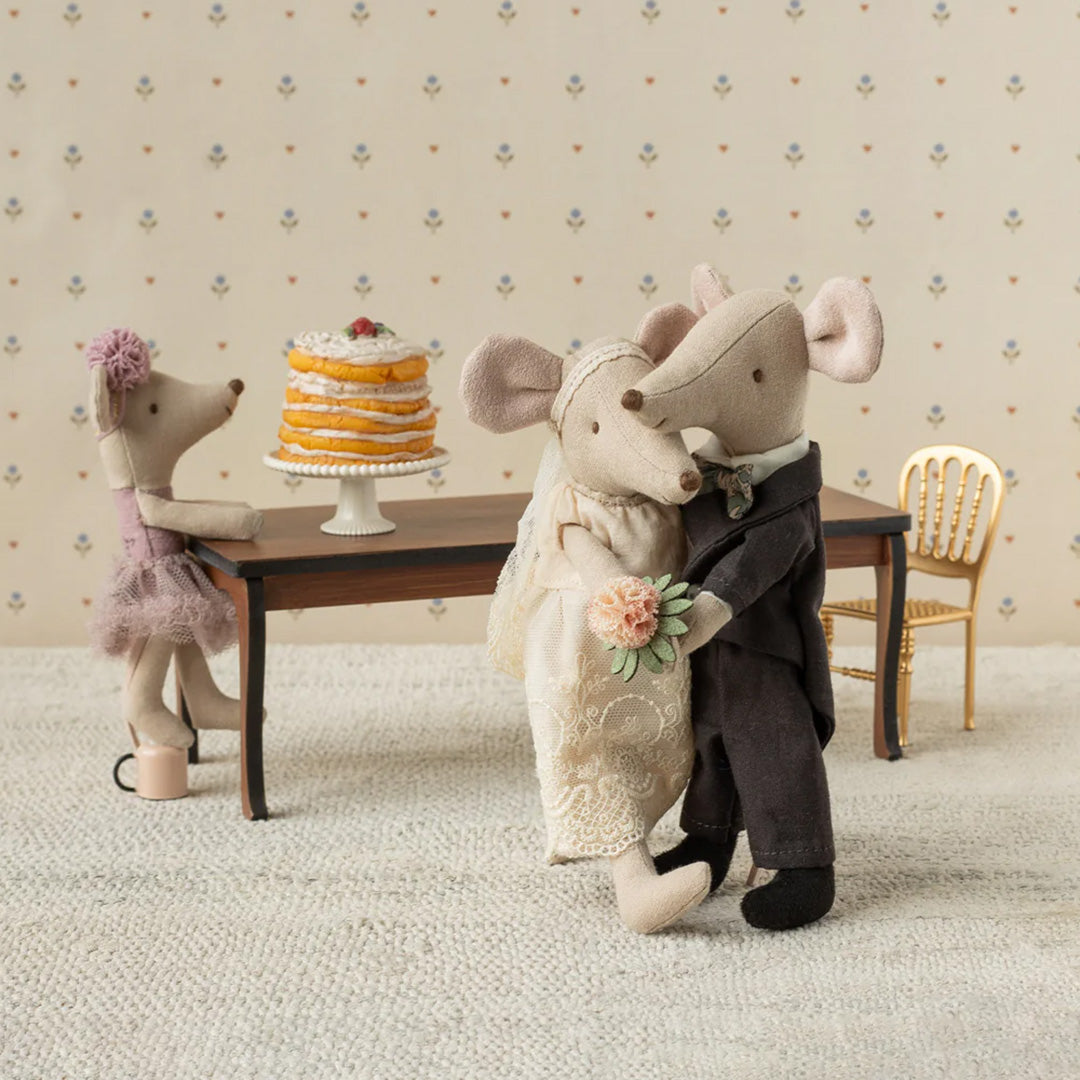 Wedding mice couple in box, Mum and Dad