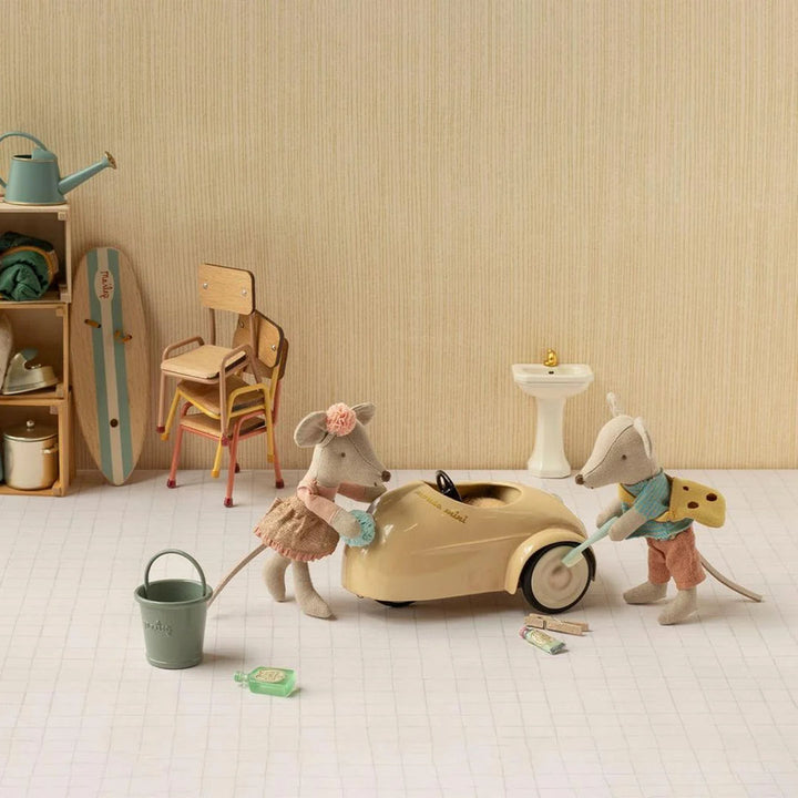 Car, Mouse - Wheat