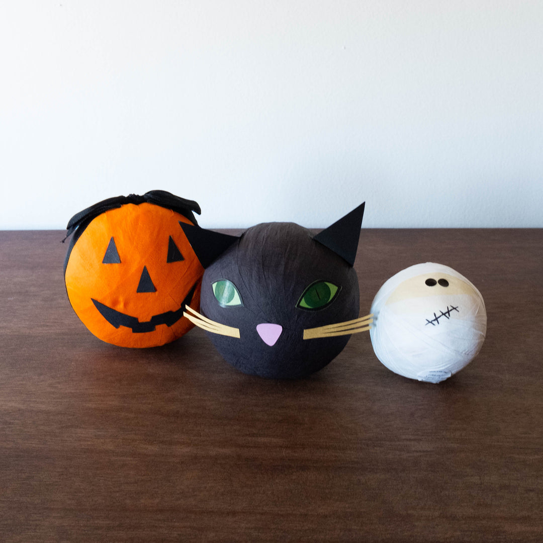 Deluxe Surprise Ball Halloween BOO