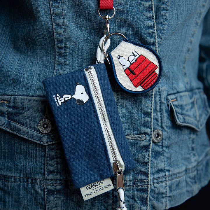 NEW Snoopy Doghouse Patch Keychain