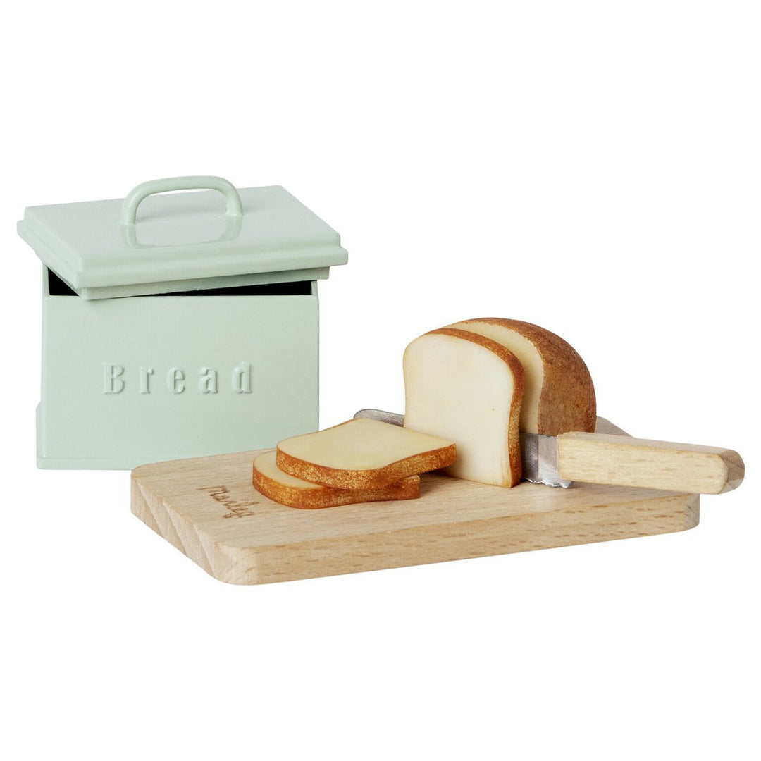 Bread box w. utensils, Miniature